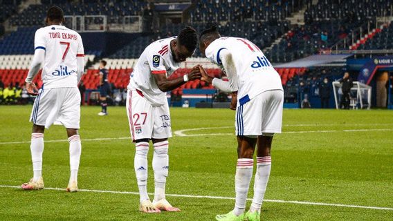 Lyon Pecundangi PSG 1-0 di Parc des Princes, Neymar Cedera