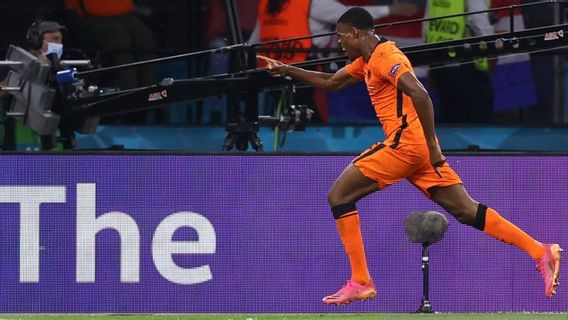 Nyaman, Kunci Permainan Apik Denzel Dumfries bersama Belanda di Bawah Frank De Boer