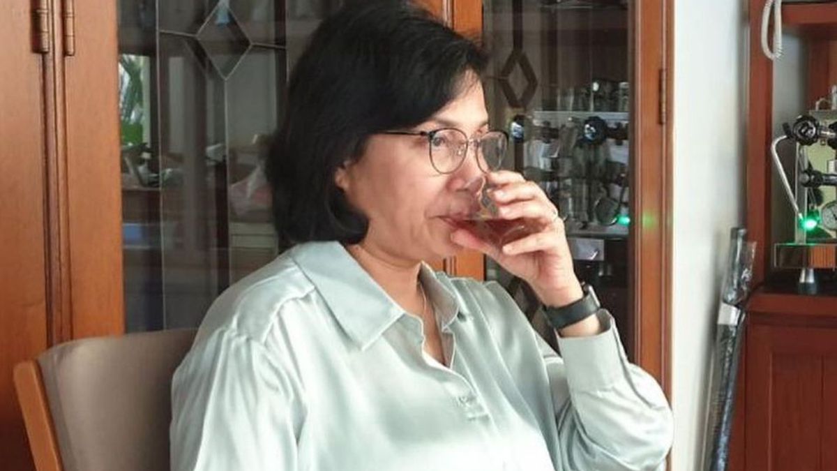 Sri Mulyani Enjoys Coffee With Her Husband Tonny Sumartono, Netizens: Plus Fried Bananas, Ma'am, To Make It More Delicious