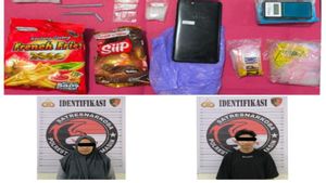 2 Dealers Save 12 Packages Of Methamphetamine In The Banjar Banjarmasin Bumi Hotel Room