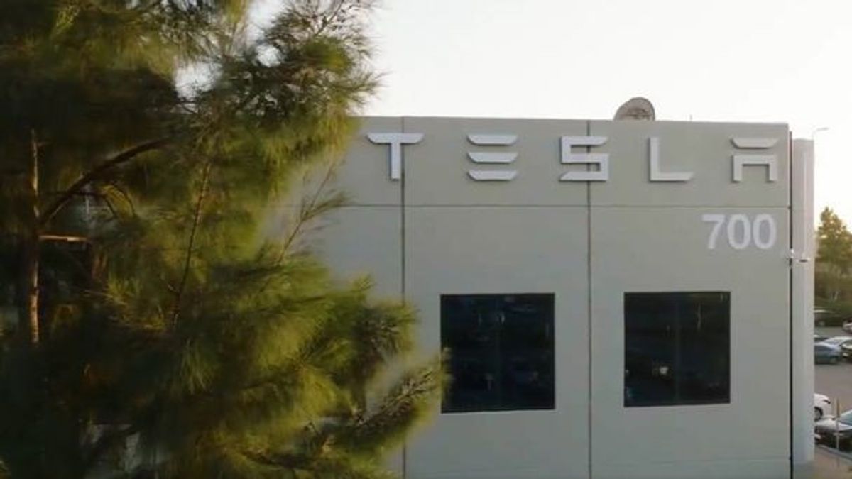 Elon Musk Sindir Cuitan Biden tentang Elektrifikasi: Anda Bisa Membeli Tesla