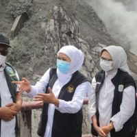 Khofifah Pimpin Penanganan Dampak Awan Panas Guguran Semeru