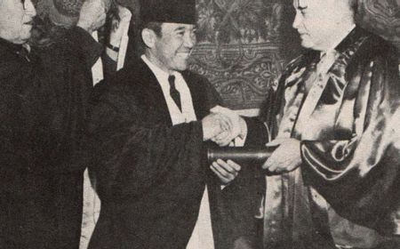 Cara Mendapat Gelar Doktor Honoris Causa (HC) di Universitas Ternama