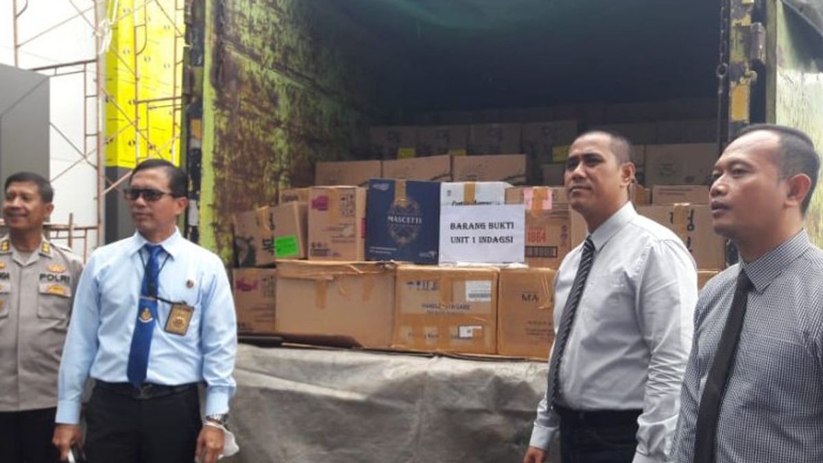 Sita Police Thousands Of Alcohol Bottles From The Palembang Warehouse Area