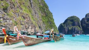Setelah Ditutup Empat Tahun, Maya Bay yang Dipopulerkan Film <i>The Beach</i> Kembali Dibuka, Turis Dilarang Berenang