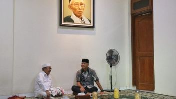 Takziah Di Pati, Ganjar Kenang Sosok Mendiang Nyai Sahal Mahfudz