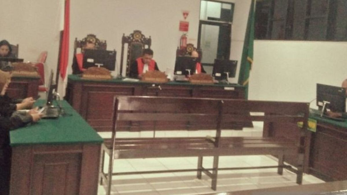 2 Defendants Of COVID-19 Fund Corruption Sentenced To 1.5 Years In Prison At The Ambon District Court