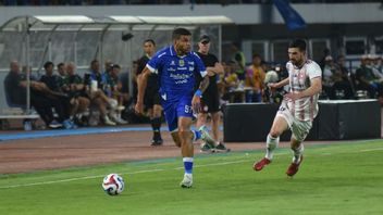 プレシーズンでウェスタンシドニーワンダラーズと対戦した後のペルシブ感謝祭レッスン