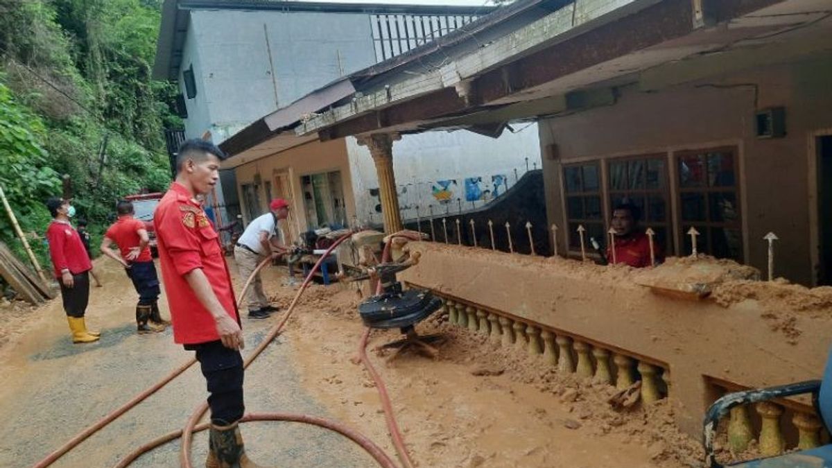 ティンパの土地の発足 4 ケンダリケラールの住民の家が輸送され、推定損失は1億ルピア