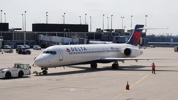 Pesawat Delta Airlines Menuju Roma Tersambar Petir, Langsung Putar Balik ke Boston