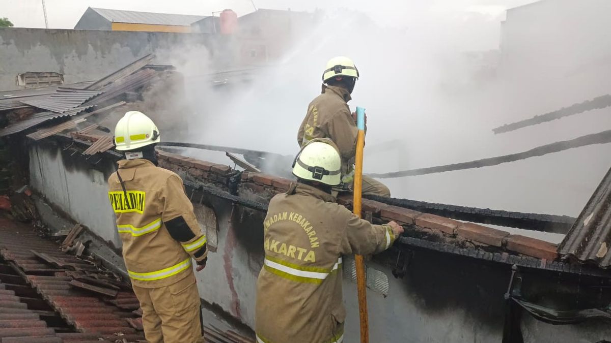 Des habitants de Duren Sawit incendiés par des incendies de fumée