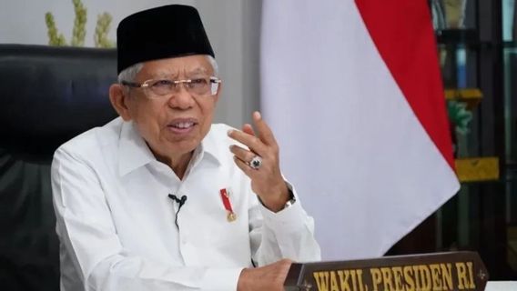 Wapres Ma'ruf Amin bersama Istri Gunakan Hak Suara di TPS 033 Cimanggis Depok