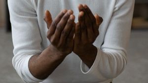 The Law Of Snatching The Face After Praying, This Is The View Of Ulama