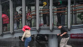 Hujan Ringan hingga Petir Diprediksi Guyur Jakarta Siang Ini