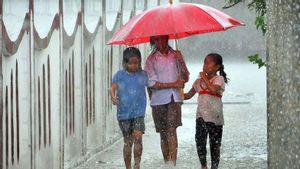  BMKG Prakirakan Sebagian Jakarta Hujan pada Siang hingga Malam