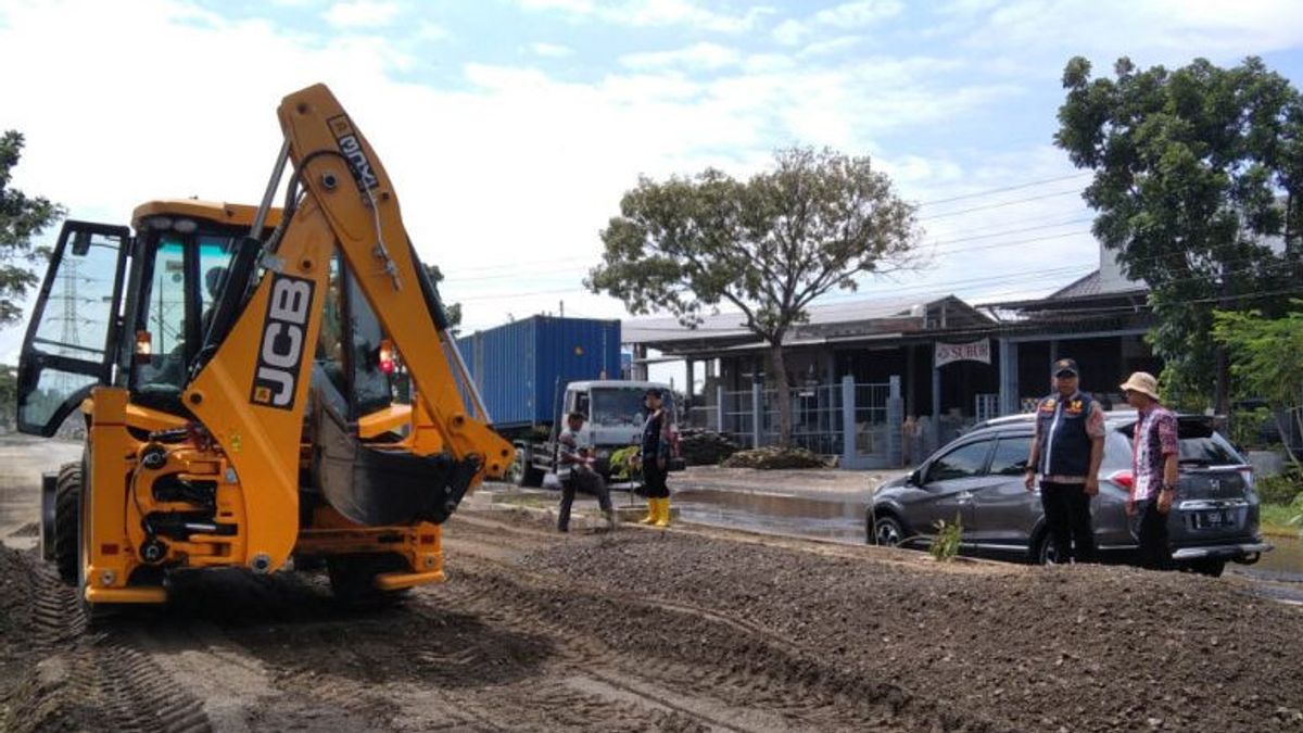 Roads Damaged Due to Floods in Kudus Repaired