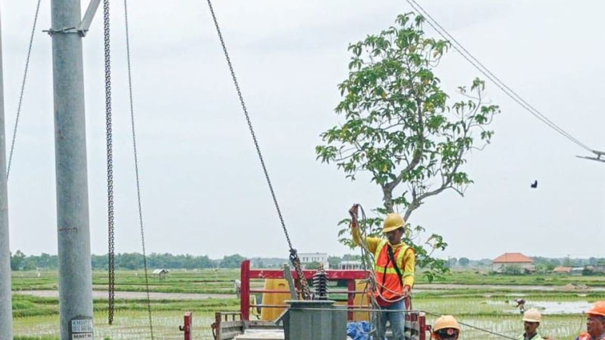 東ジャワの98の村の住民に朗報、PLNはすぐに村の電力プログラムで電力網を構築