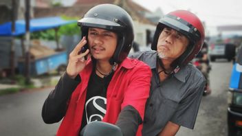 Epy Kusnandarの息子Damar Rizalは父の跡を継ぎたくなかったが、演劇に「ハマって」講師になった