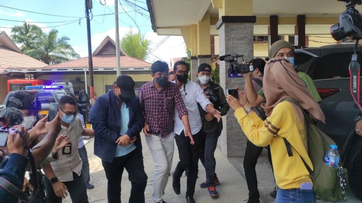 Blacklisted By The West Kalimantan Police, Kadin Chairman Involved In Corruption In Road Construction Arrested In A Cafe In The West Jakarta Region
