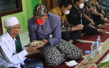 Ganjar Tanya Warga Donosari Kendal Usai Dapat Bantuan Pemprov, 'Dikorupsi Apa Enggak?'