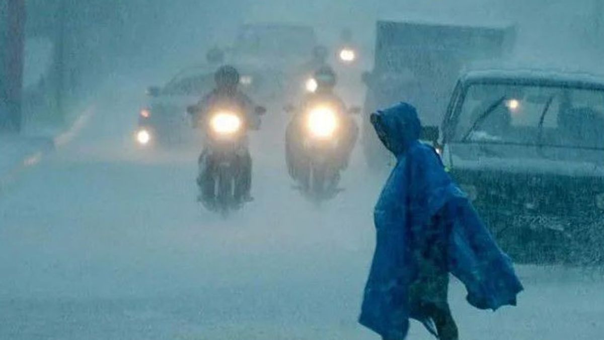 Cuaca Senin 15 Januari: Waspada, Hujan Disertai Petir Sore Hari di Jaksel