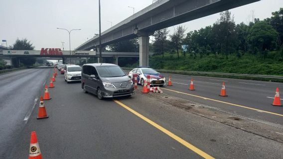 Volume De Véhicules Lourds, La Route à Péage Jakarta-Cikampek Avait Un « contre-courant »