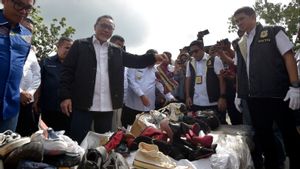 Musnahkan Sepatu hingga Tas Bekas Impor hingga 730 Bal, Kemendag: Masuk dari Batam