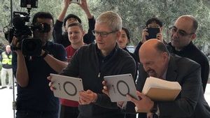 Tim Cook: Tingkat Pembaruan iOS 18.1 Capai Dua Kali Lipat dari iOS 17.1