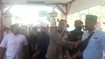 Conflict Breaks Out 2 Forts After The Coronation Of Hidayullah Sjah As The 49th Sultan Of Ternate, Police Conduct Mediation