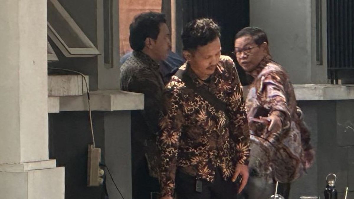 Pramono Anung arrive dans la zone de la maison Prabowo