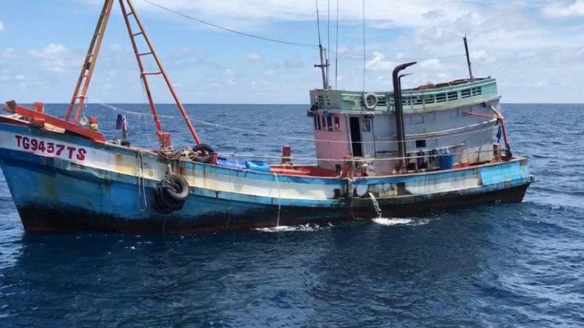 2 Voleurs De Poissons Vietnamiens Capturés Dans La Mer De Natuna Nord