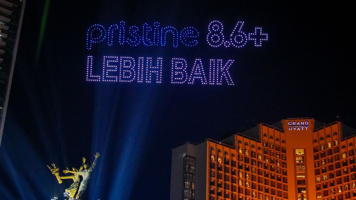 Perayaan Spektakuler Malam Tahun Baru di Bundaran HI: Ribuan Orang Sambut 2025 Bersama Pristine8.6+