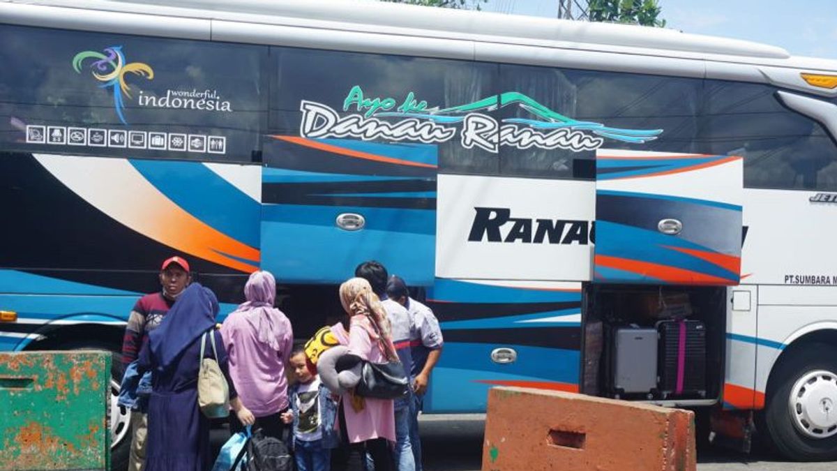 Homecomers At Kampung Rambutan Terminal Choose To Go Home Early To Avoid Congestion