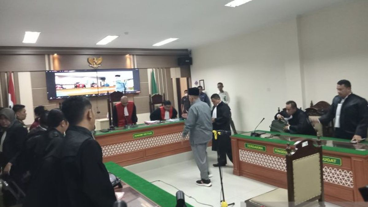 Panji Gumilang Jalani Perdana Session Of Blasphemy Cases At The Indramayu District Court