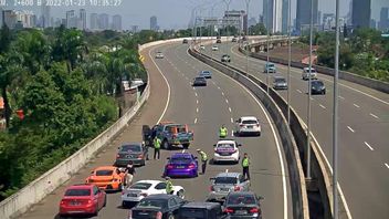 Causing Traffic Jams When Doing Documentation, Police Act On Luxury Car Convoys