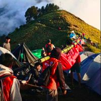 比利时登山者在日惹火山受伤，撤离队迅速行动