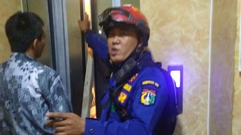 An Elderly Woman Stuck In An Elevator For 2 Hours At Graha Atika Building Is Still Active As An Assessment Team