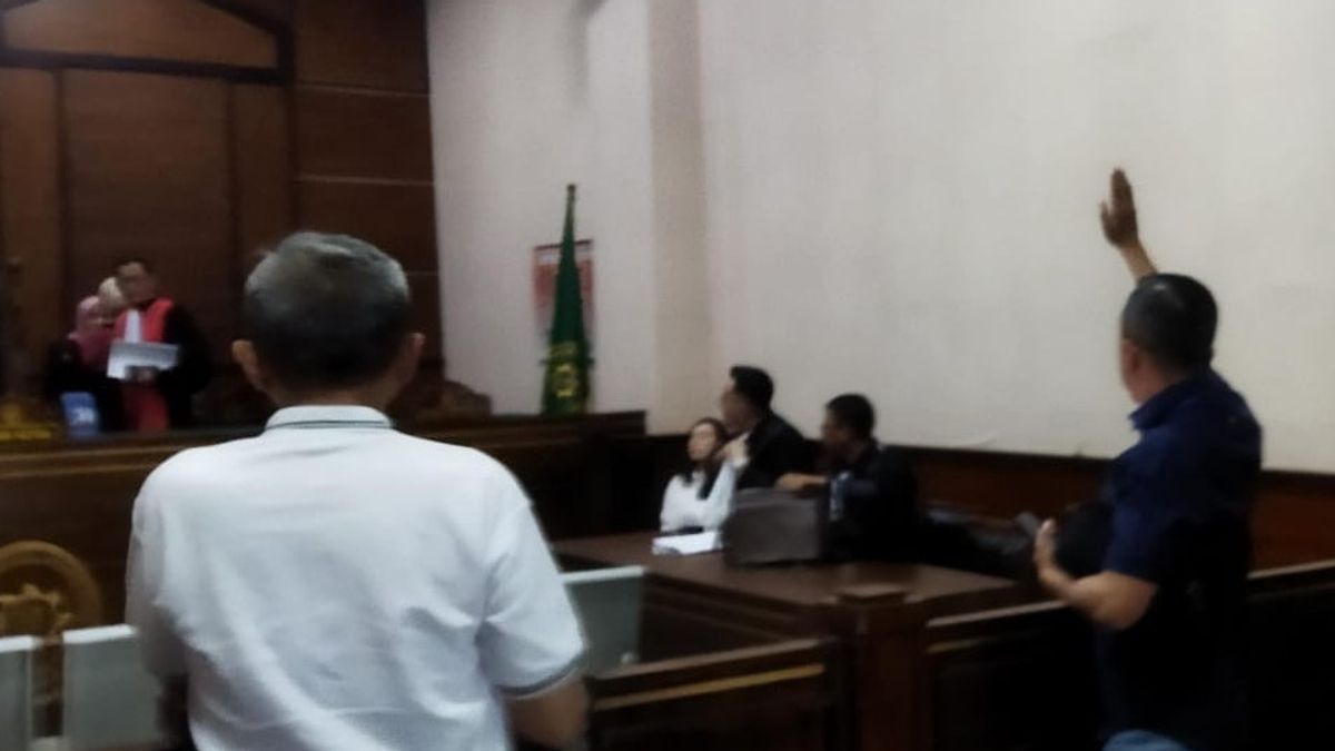 Keluarga Korban Tabrak Lari Teriaki Terdakwa Sebagai 'Pembunuh' di Ruang Sidang