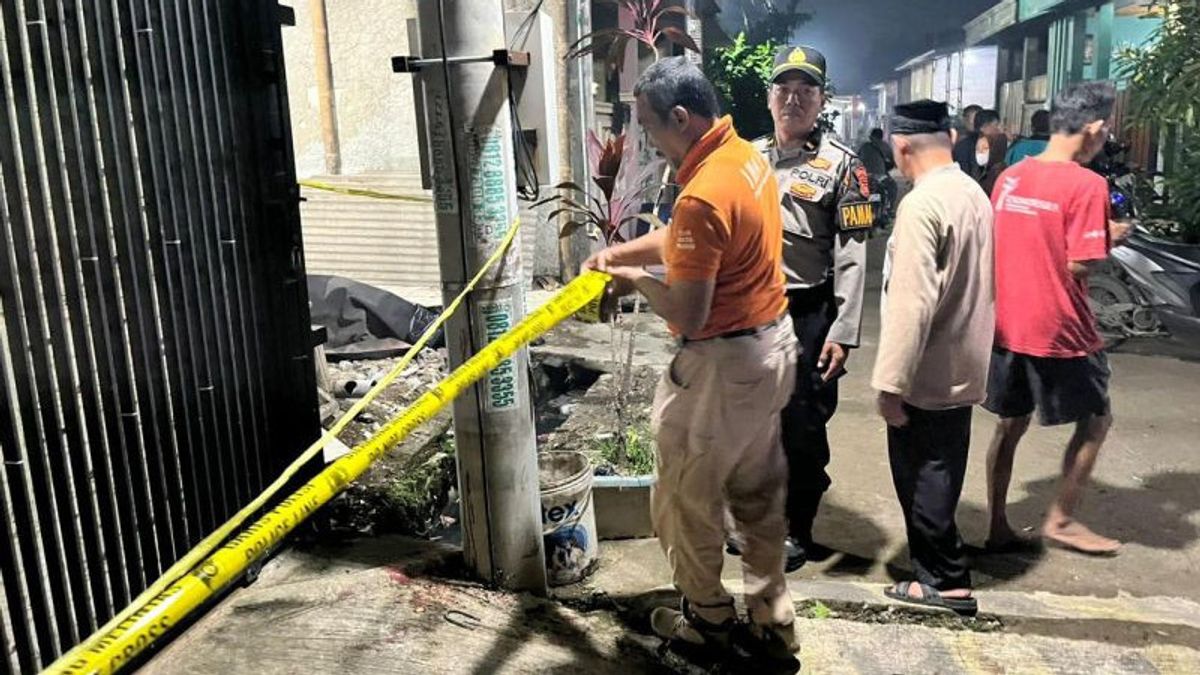 Sudah Diberi Pinjaman Rp1 Juta, Azis Herwanto Malah Tikam Pasutri di Karawang Lalu Sembunyi di Plafon