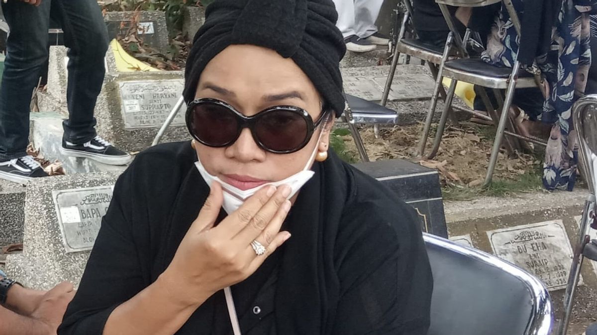 L'ancien Chef Du BPN Qui S'est Suicidé à L'aide D'un Pistolet Au Bureau Du Procureur De Bali A été Enterré à Bandung