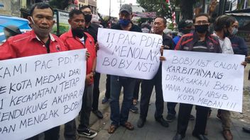 ‘Banteng’ Loyalis Akhyar Turun ke Jalan Tolak Bobby, PDIP: Segelintir, Klaim <i>Ngaku-ngaku</i>