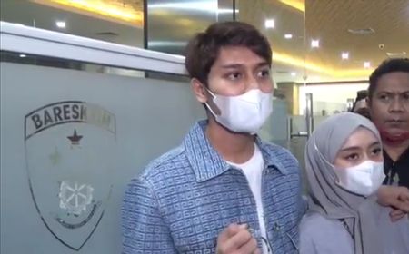 Sambil Rangkul Lesti Kejora, Rizky Billar Cerita Awal Perkenalan dengan Tersangka DNA Pro yang Kini Jadi Kasus Hukum di Bareskrim