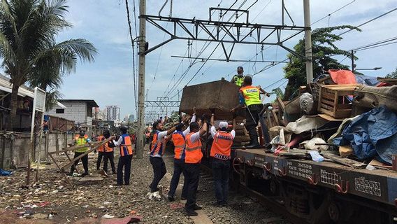 KAI Regulates Illegal Buildings In The Senen-Ancol Market Line