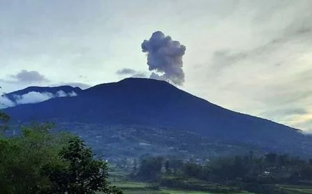 Selama 3 Menit, Gunung Marapi Lontarkan Erupsi Setinggi 1 Kilometer