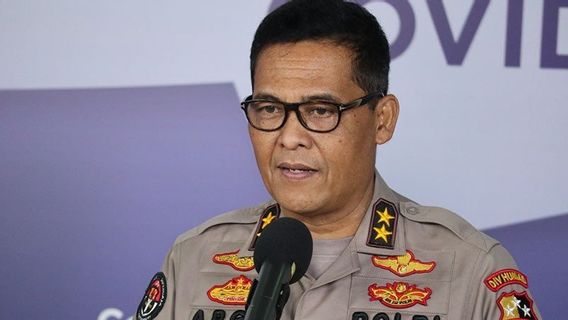 Viral Peternak Bebek Bawa Poster ‘Diamankan’, Kapolri Perintahkan Jajaran Humanis Kawal Kunker Jokowi