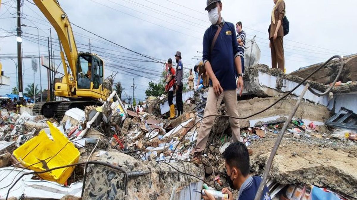 Police Start Investigating Alfamart Collapse In Banjar, South Kalimantan, Killing 5 People