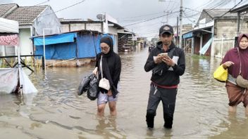 洪水はブカシの6つの小地区を襲い、バベランではワニの報告がありました