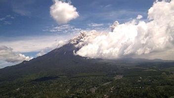Gunung Semeru Erupsi Disertai Luncuran Awan Panas Guguran