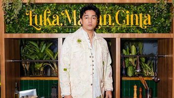 Deva Mahenra Belajar Jadi Chef berkat Serial “<i>Luka Makan Cinta</i>”