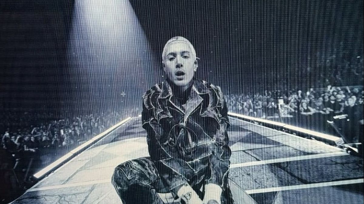 Oli Sykes 解释了 Bring Me The Horizon 经常邀请粉丝登上舞台的传统背后的原因